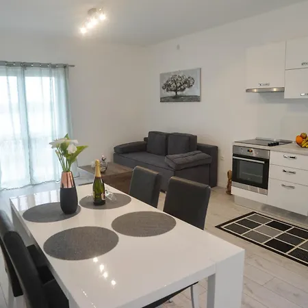 Apartament Mavra-kukljica