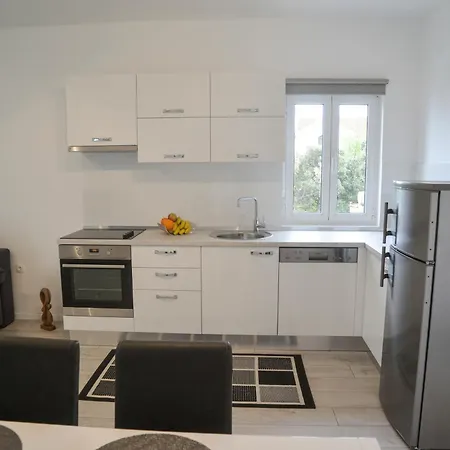 Mavra-kukljica Apartment *